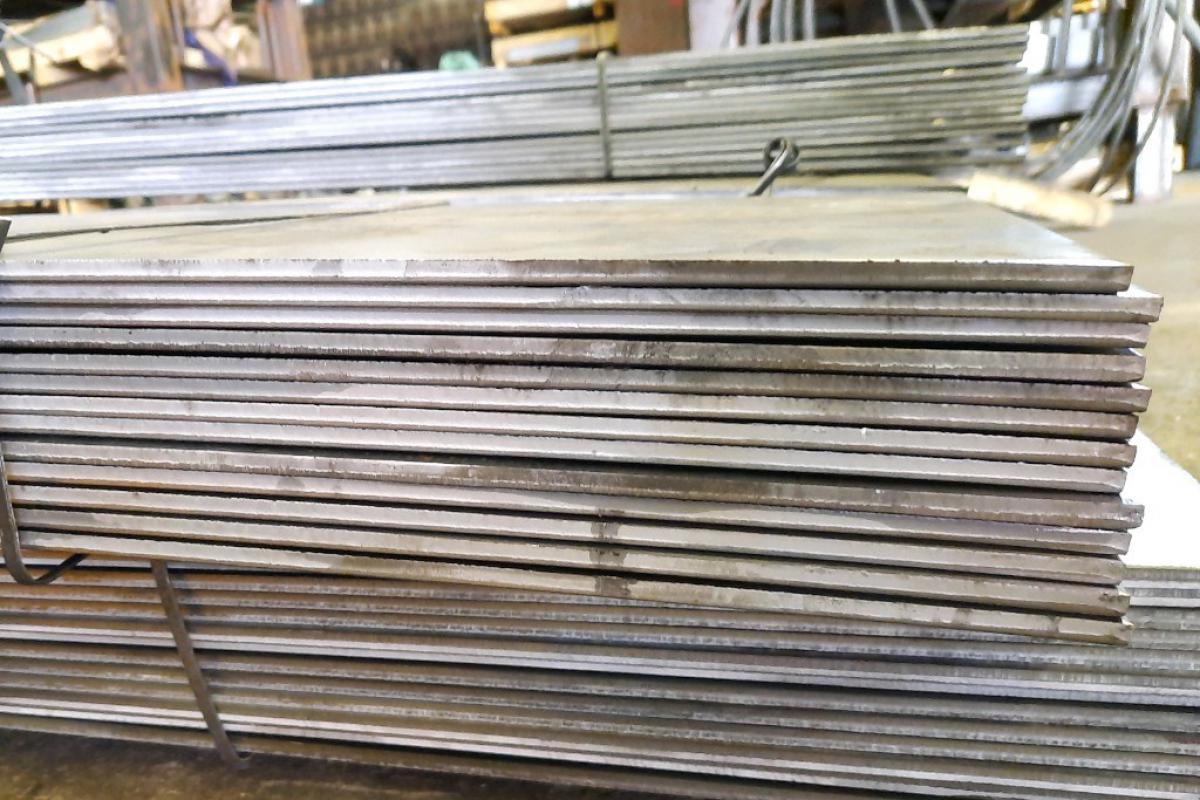 เหล็กแบน 12″ x 6 มม.