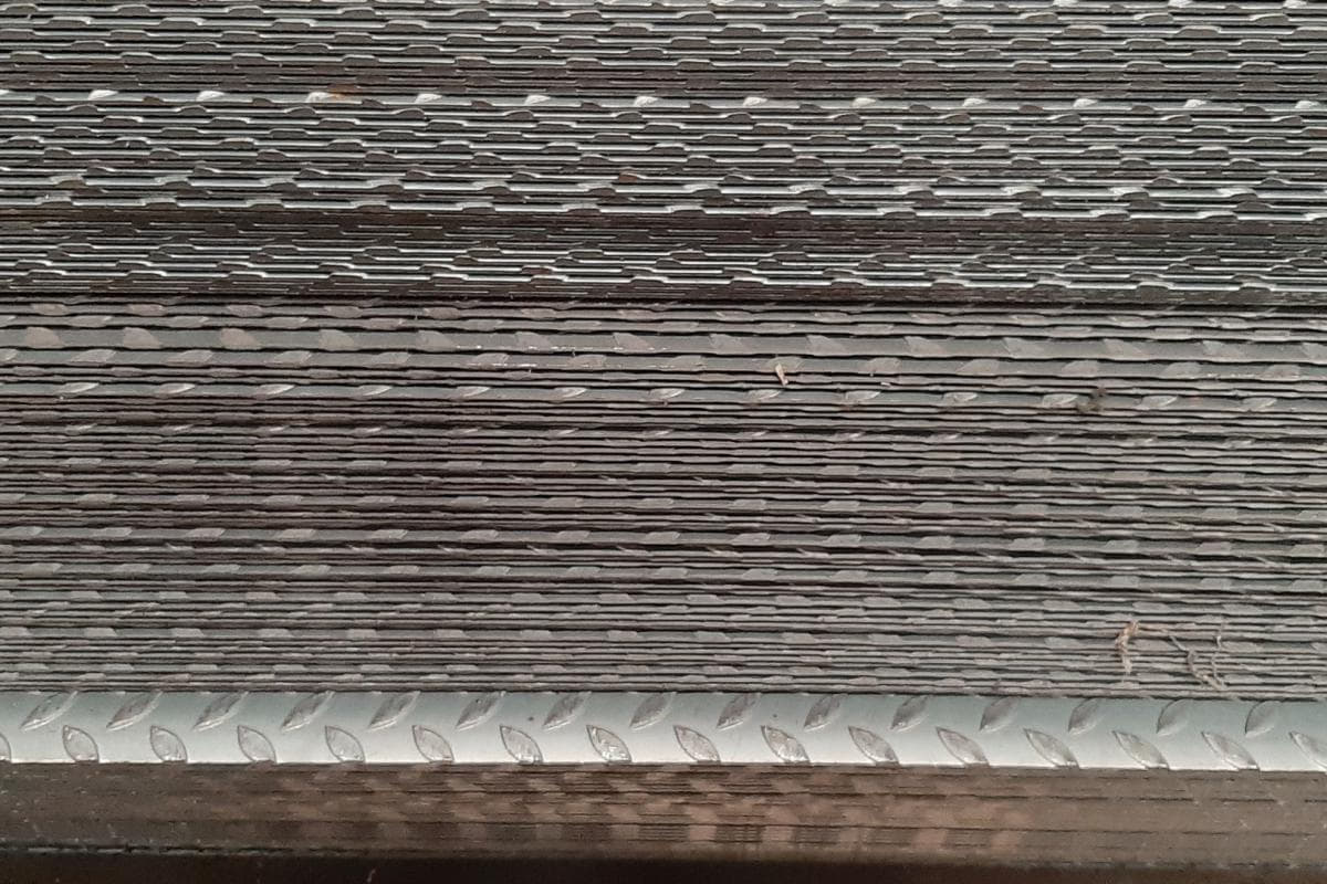 แผ่นลาย 4' x 8' x 2.0 มม.