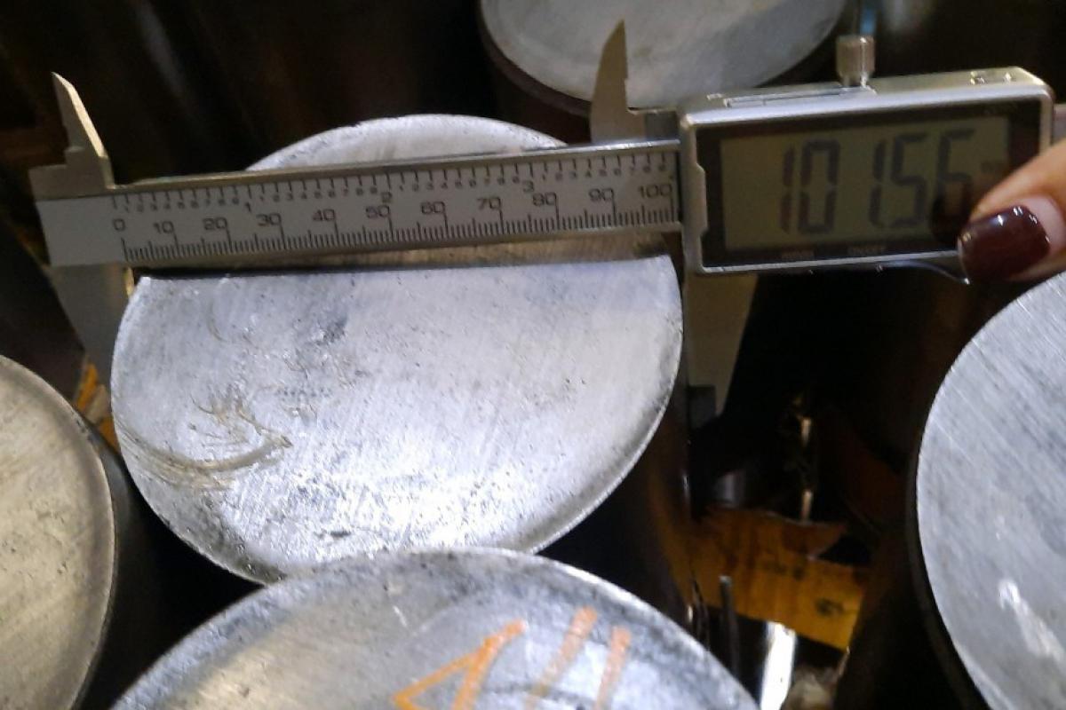 เพลาขาว 4″ s20c หนา
